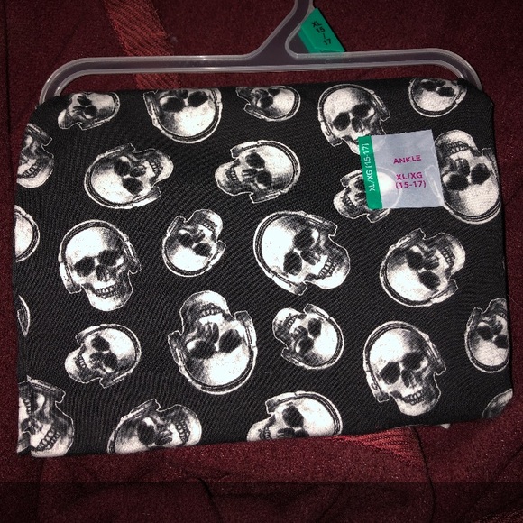 No Boundaries Pants - WOMENS SKULL LEGGINGS XL(juniors 15-17).NEW!
